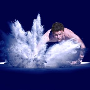 Мужчина на сцене